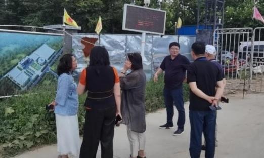 财政部青岛监管局冯局及著名艺术家赵保乐夫人一行到易彩堂集团莱西医疗产业园进行现场指导工作