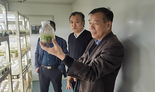 集团首席科学家肖乐义教授一行到郑州大学生命科学学院、河南工业大学发酵实训中心和郑州师范学院生物工程研究中心进行学术交流